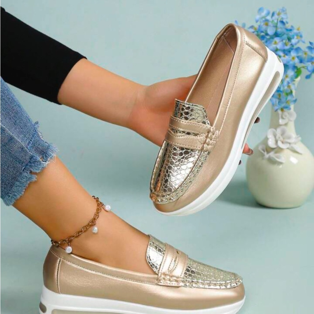 Metallic loafers size 8 (almost new)